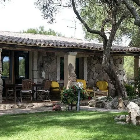 Sleeps 6 Pool Air Con Wifi Arzachena