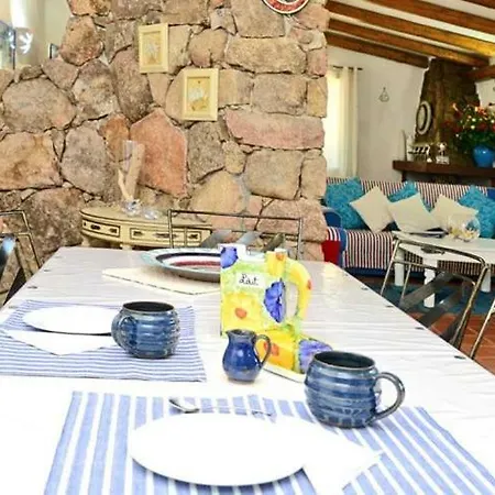 Sleeps 6 Pool Air Con Wifi * Arzachena