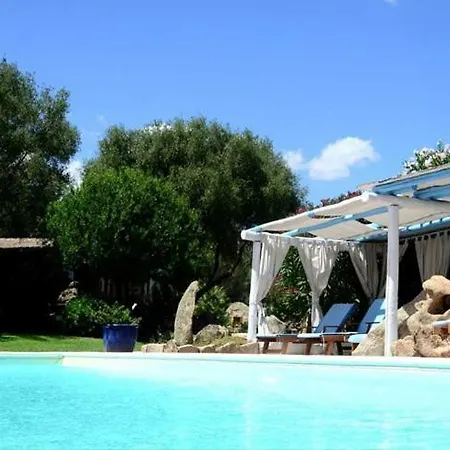 Sleeps 6 Pool Air Con Wifi Arzachena