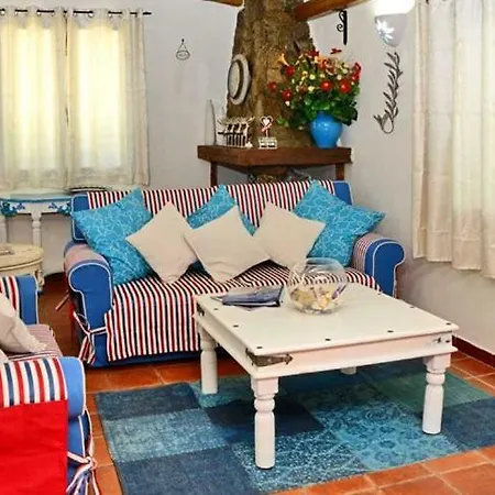 Sleeps 6 Pool Air Con Wifi Arzachena